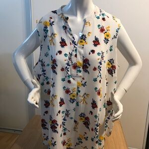 Sleeveless White Floral Split-Neck Blouse